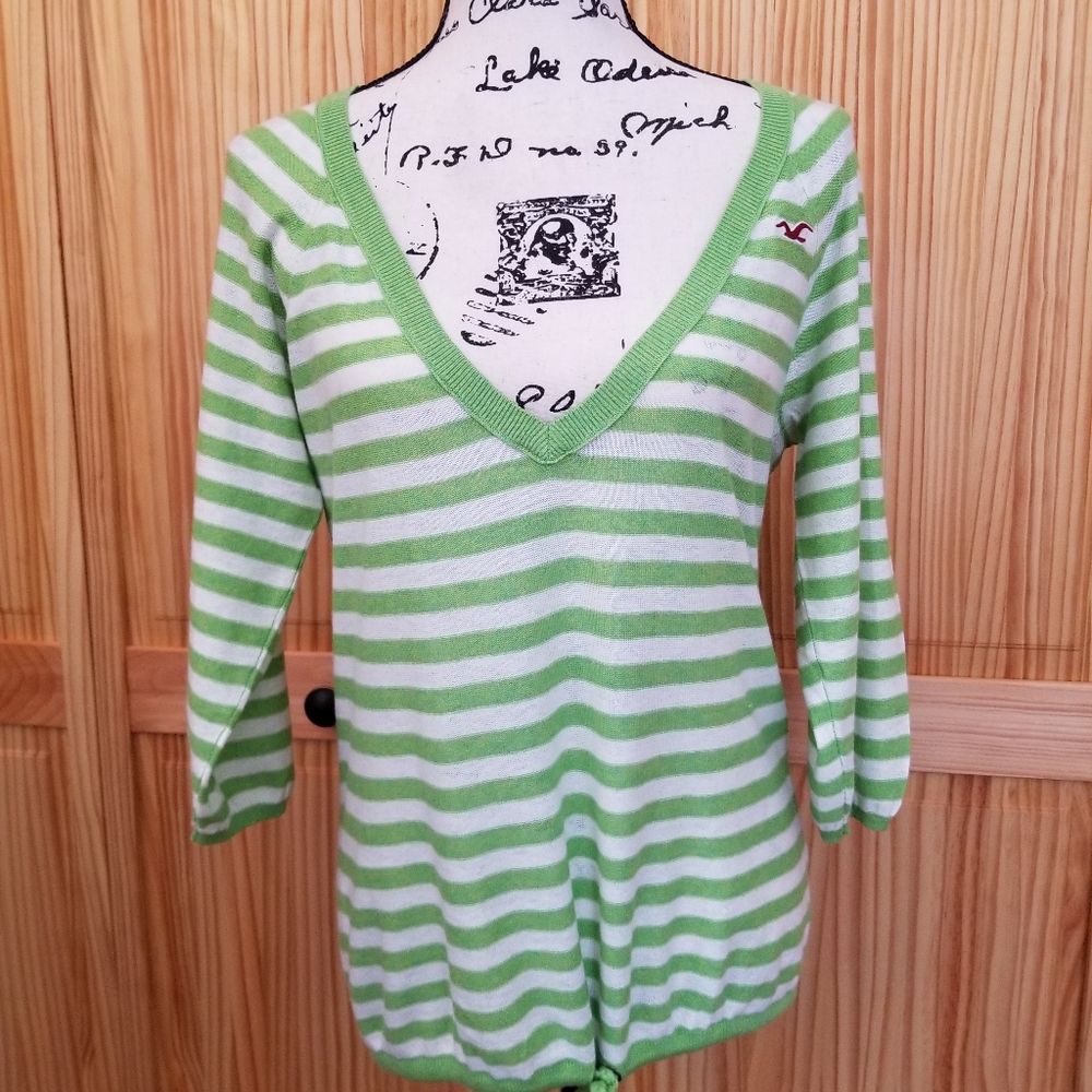 Hollister Size Large Lightweight Sweater